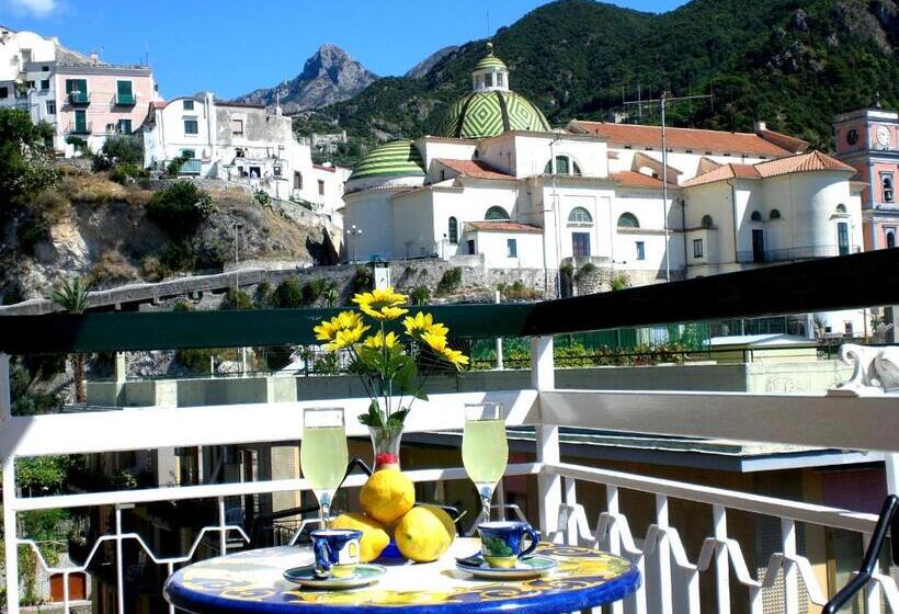 Трехместный Номер Стандарт с Балконом, Riviera B&b Rooms