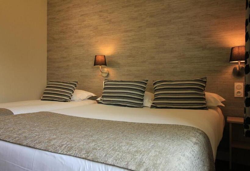 Номер Стандарт Трехместный, Logis Hôtel Lodge La Valette