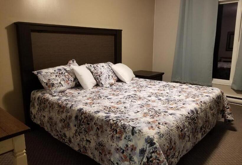 带大床的豪华间, Knights Inn Woodstock