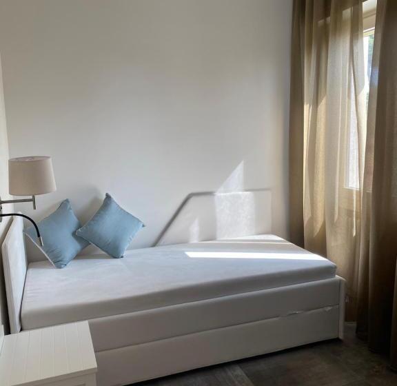 اتاق خانوادگی, Villa Derna Marina Di Pietrasanta