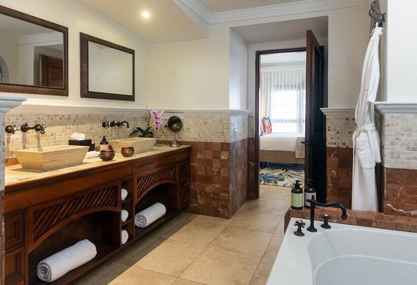 سوییت با چشم‌انداز دریا, Cap Maison Resort & Spa