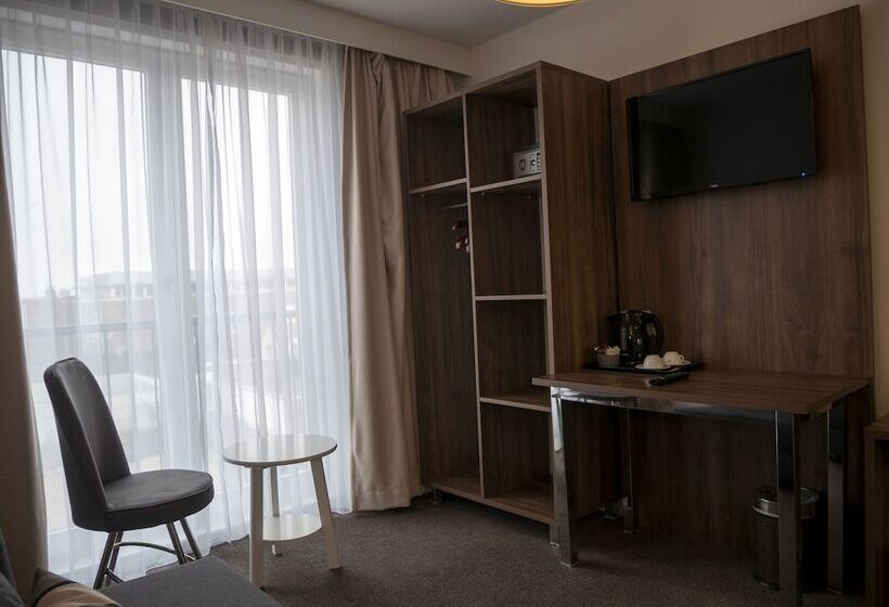 Семейный Номер, Hague Center