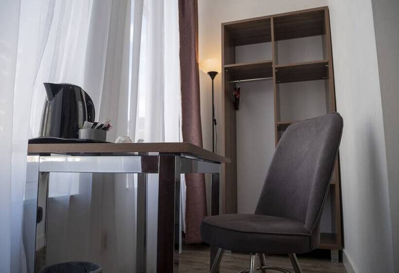 Номер Economy, Hague Center