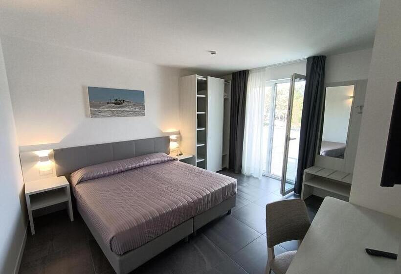Номер Superior с Балконом, Paris
