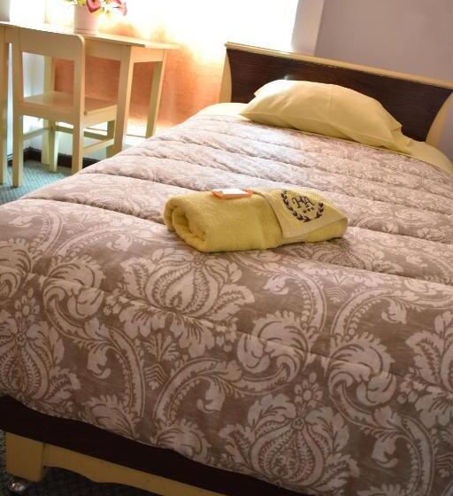 غرفة عائلية, ˈs Acolla