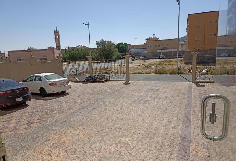Апартаменты 3 Спальни, فندق لمسات نجران