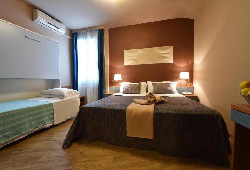 Номер Стандарт Трехместный, Ambra Hotel   The Only Central Lakeside Hotel In Iseo