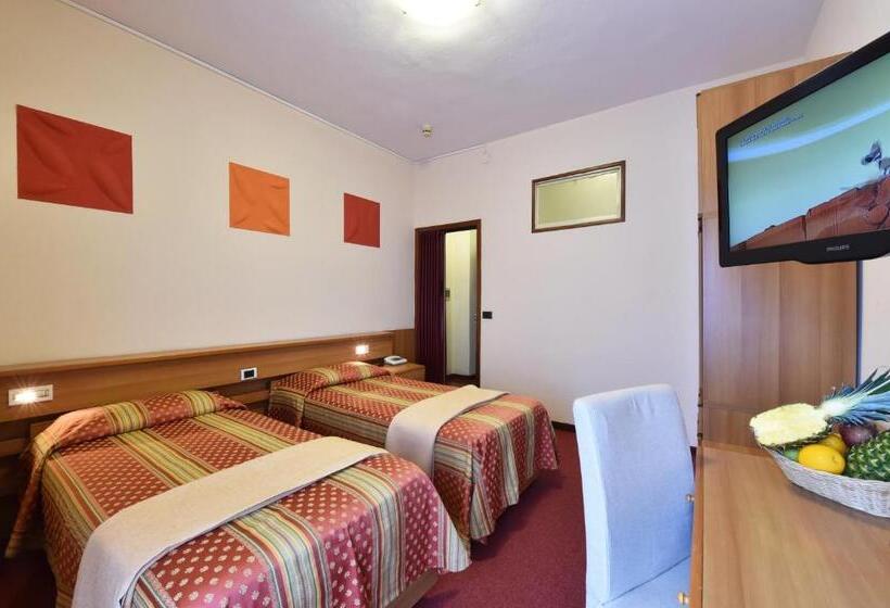 Номер Стандарт с Балконом, Ambra Hotel   The Only Central Lakeside Hotel In Iseo