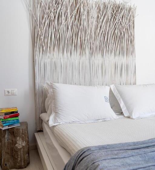 Номер Economy, F Charm All Suites   Adults Only