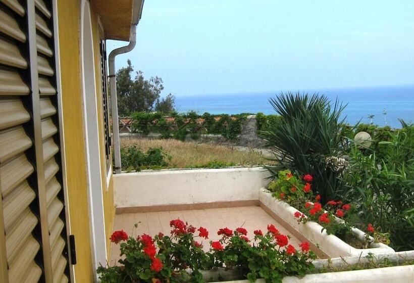Номер Стандарт Трехместный, Cala Petrosa Resort