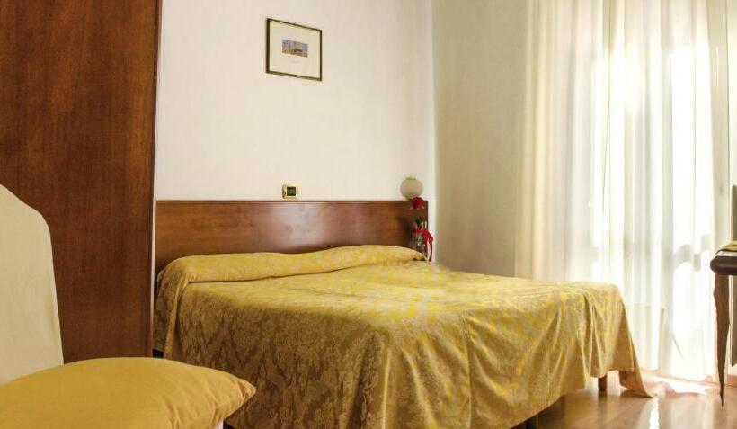 Quarto Estandar com Sacada, Domus