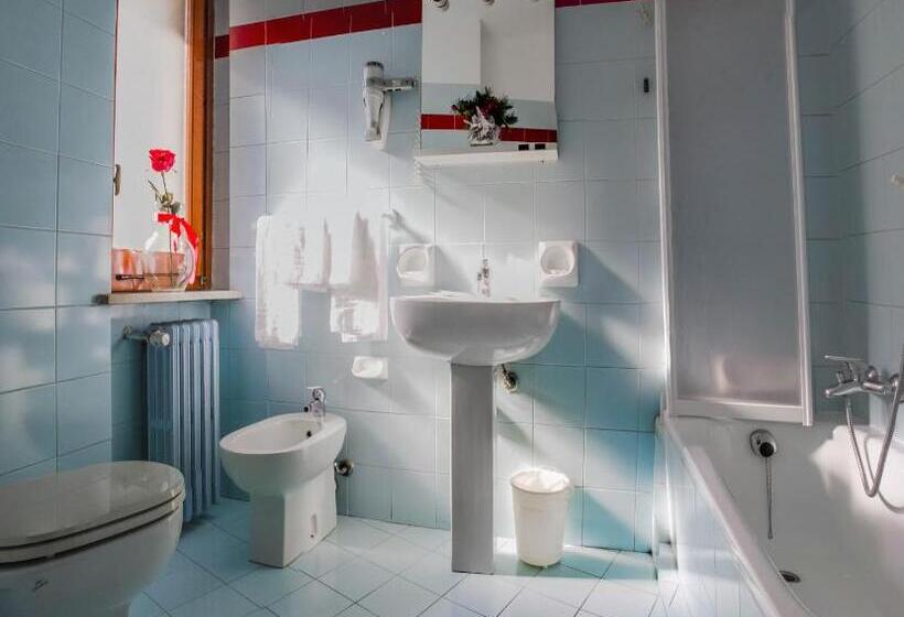 Quarto Estandar com Sacada, Domus