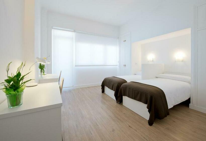 اتاق سوپریور با بالکن, Neomagna Madrid