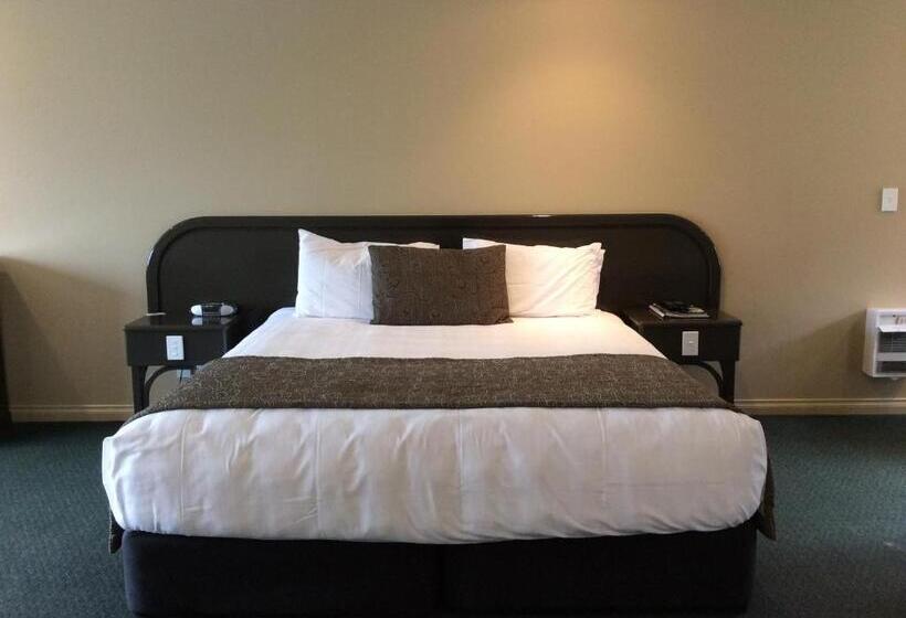 스탠다드 스튜디오, Cornwall Motor Lodge