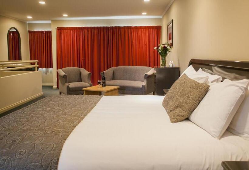 스탠다드 스튜디오, Cornwall Motor Lodge