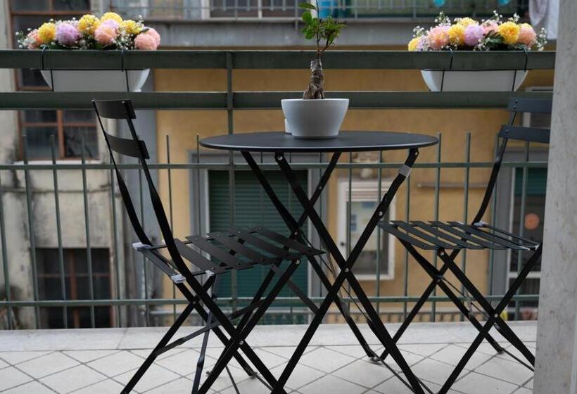 اتاق استاندارد با تخت بزرگ, Nm Luxury Suites