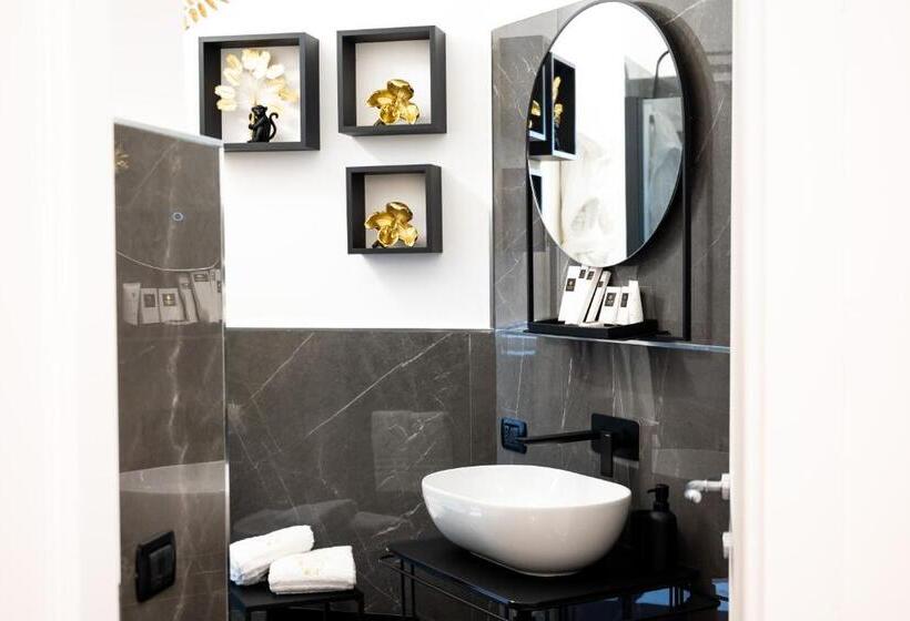 اتاق استاندارد با تخت بزرگ, Nm Luxury Suites