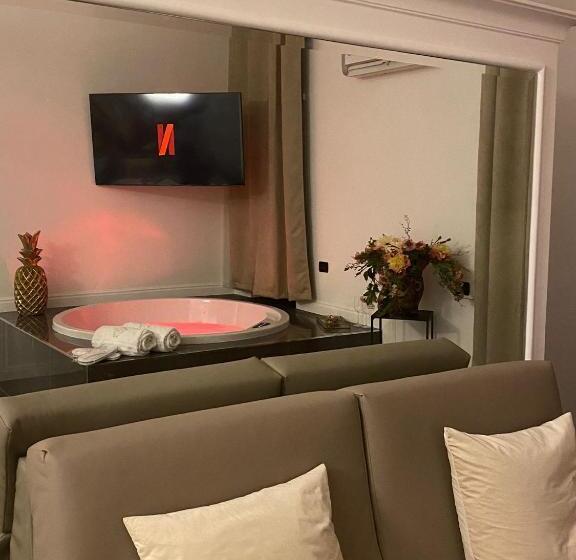اتاق استاندارد با تخت بزرگ, Nm Luxury Suites