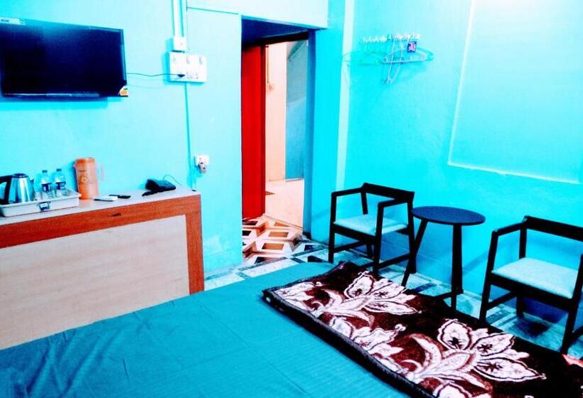 اتاق لوکس با تخت بزرگ, Shree Ram Sia Hotel And Banquets