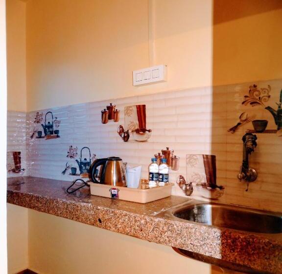 استودیوی استاندارد, Shree Ram Sia Hotel And Banquets
