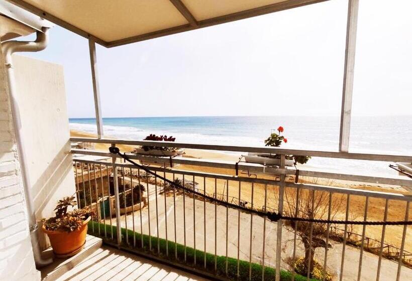 Номер Deluxe Вид на Море с Балконом, B&b Capo Rizzuto Fronte Mare