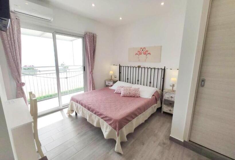 Номер Deluxe Вид на Море с Балконом, B&b Capo Rizzuto Fronte Mare