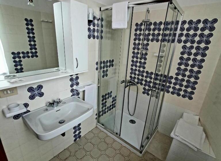 Номер Стандарт Трехместный, Perla