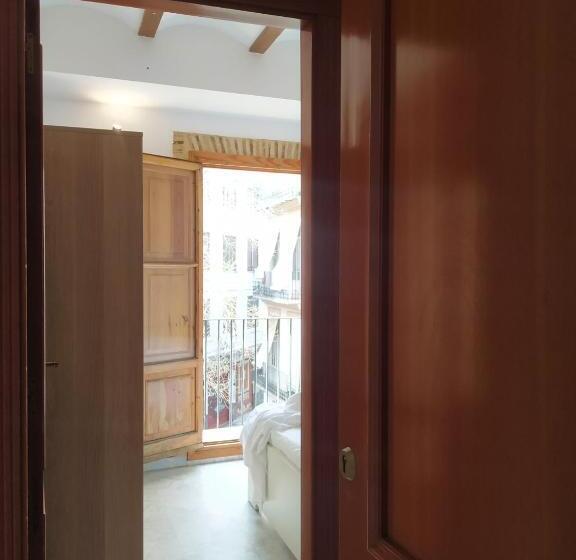 آپارتمان 1 خوابه با بالکن, Apartamentos Con Encanto En Pleno Casco Antiguo Ron Valenciayole