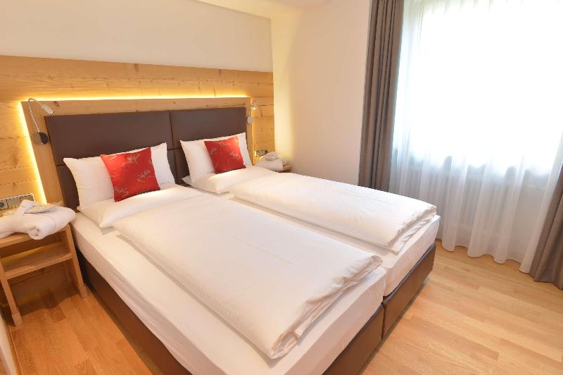 스탠다드 스튜디오, Hollywood Beach Hotels