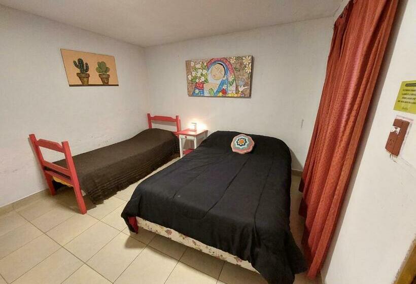 اتاق استاندارد سه نفره, Huaka Hostel