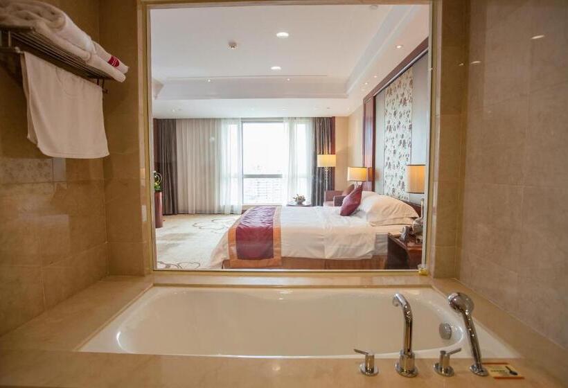 Номер Deluxe Кровать Кинг, Ramada Plaza Shaoguan City Centre