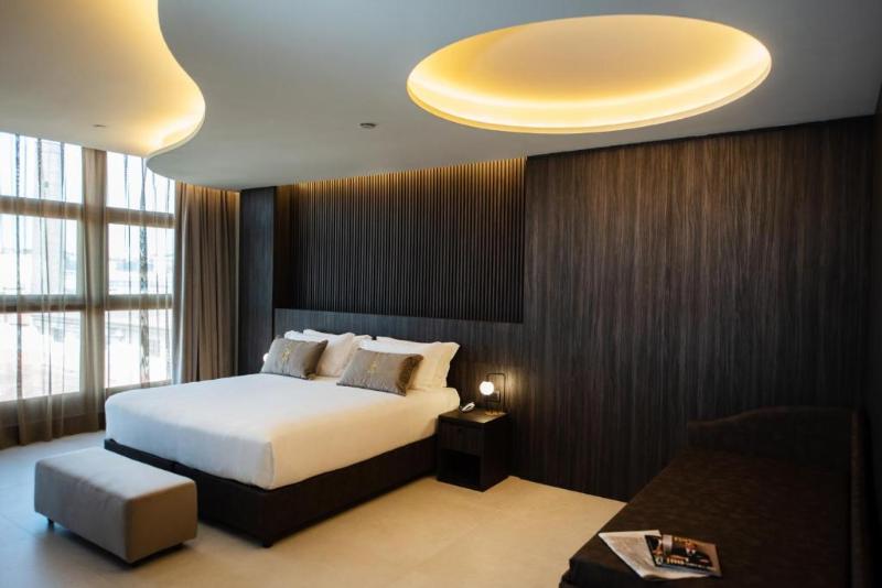 اتاق لوکس خانوادگی, Gold Tower Lifestyle