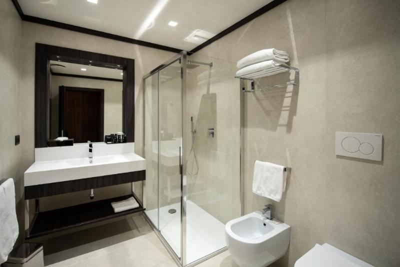 اتاق لوکس خانوادگی, Gold Tower Lifestyle