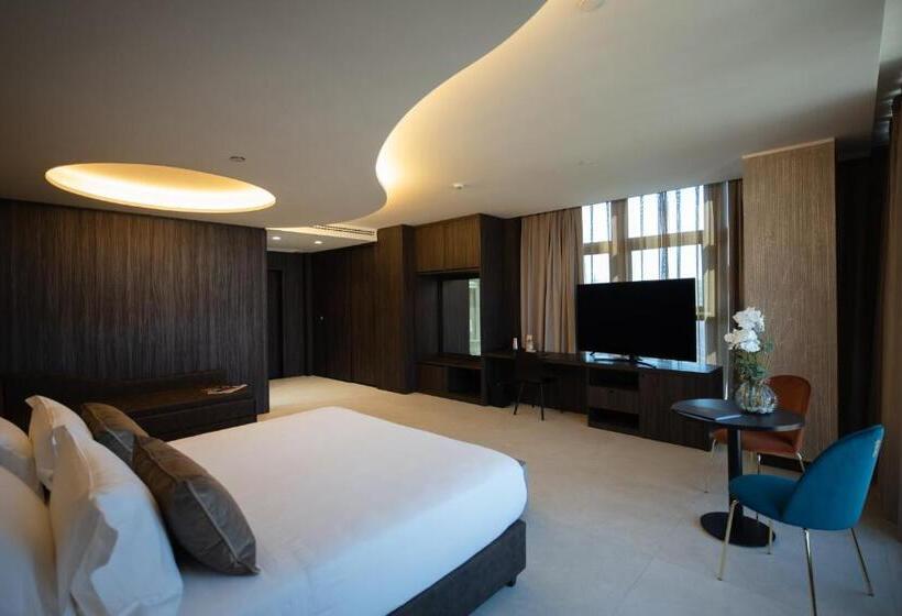 اتاق لوکس خانوادگی, Gold Tower Lifestyle