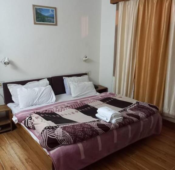 ガーデンビュースタンダードルーム, Tourist Hotel 10 Minutes Walking Distance From The Mall