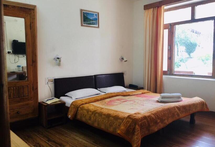 ガーデンビュースタンダードルーム, Tourist Hotel 10 Minutes Walking Distance From The Mall