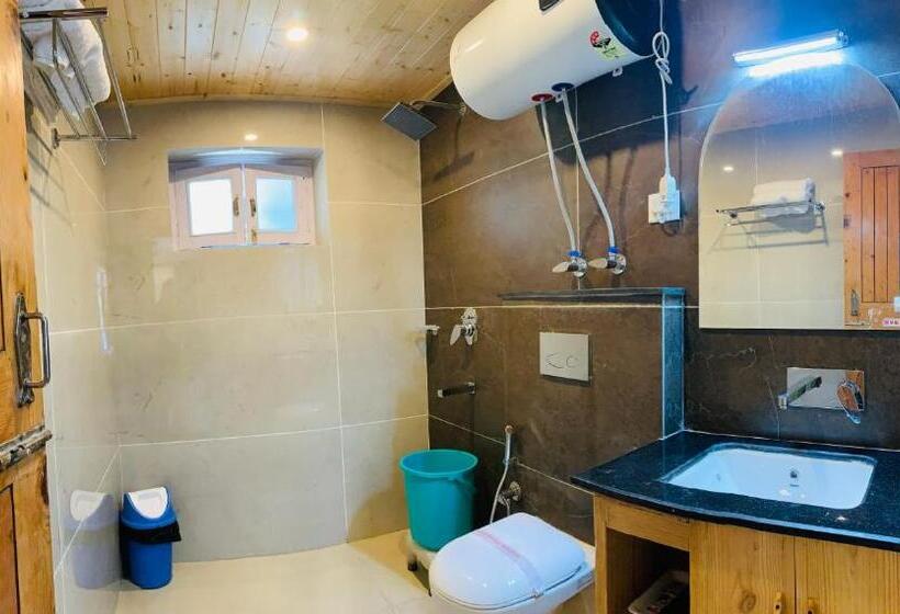 バルコニー付きデラックスルーム, Tourist Hotel 10 Minutes Walking Distance From The Mall
