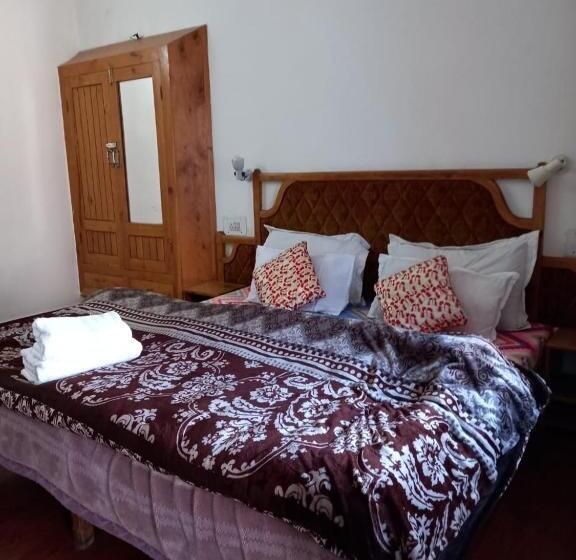 エコノミールーム, Tourist Hotel 10 Minutes Walking Distance From The Mall