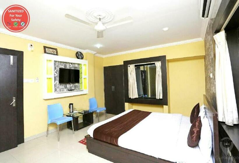 اتاق لوکس با تخت بزرگ, Sai Sandpiper Puri Near Sea Beach Wifi & Restaurant Facilities  Best Choice Of Travellers By Morserv