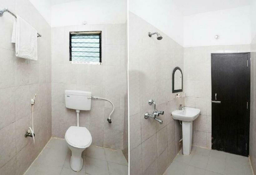 اتاق لوکس با تخت بزرگ, Sai Sandpiper Puri Near Sea Beach Wifi & Restaurant Facilities  Best Choice Of Travellers By Morserv