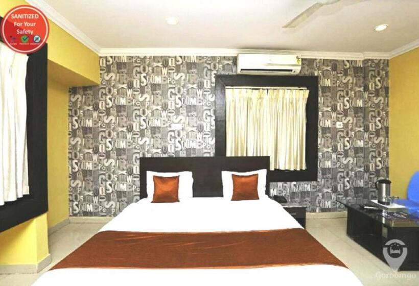 اتاق لوکس با تخت بزرگ, Sai Sandpiper Puri Near Sea Beach Wifi & Restaurant Facilities  Best Choice Of Travellers By Morserv