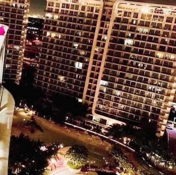 Апартаменты 1 Спальня с Балконом, Azure Urban Resort A4 Near Airport Mall With Wavepool
