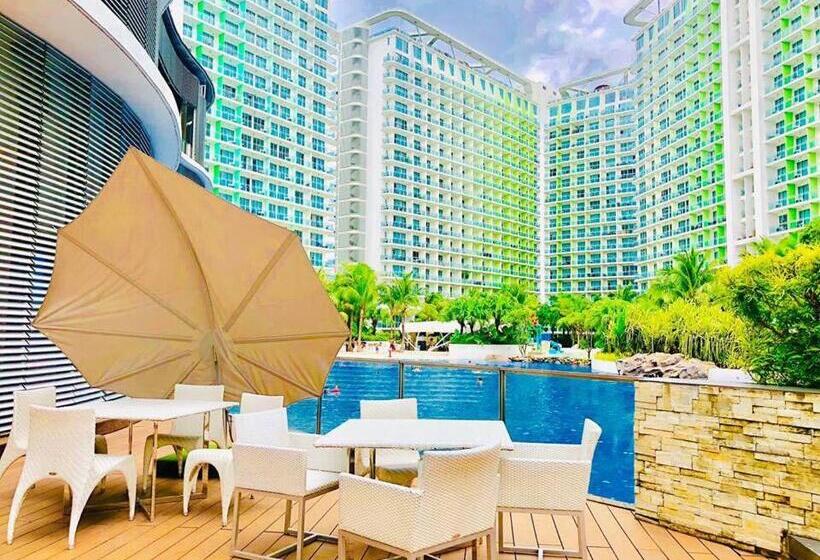 Апартаменты 1 Спальня с Балконом, Azure Urban Resort A4 Near Airport Mall With Wavepool