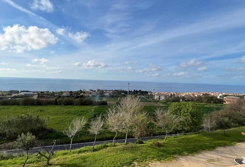 غرفة ديلوكس مطلّة علي البحر مزوَّدة بشُرفة, Residenza Domus Aurea Tropea  Vista Mare
