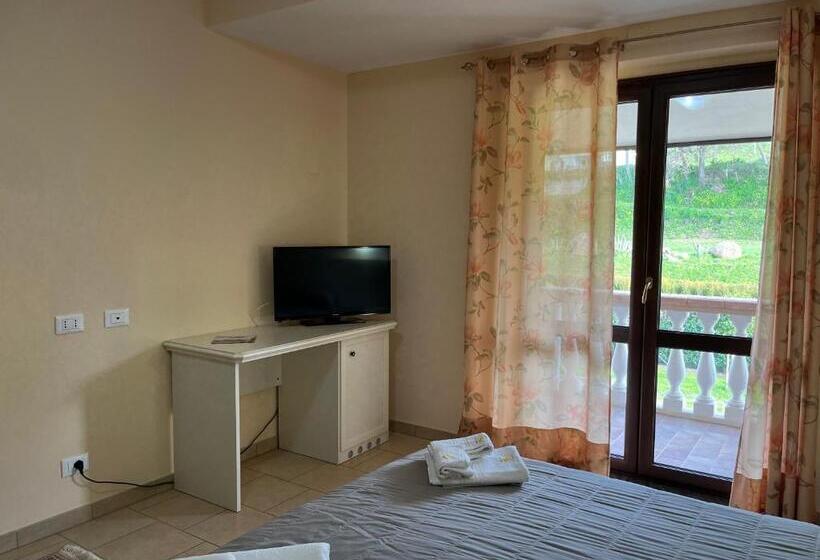 غرفة ديلوكس ثلاثية مطلة على البحر, Residenza Domus Aurea Tropea  Vista Mare