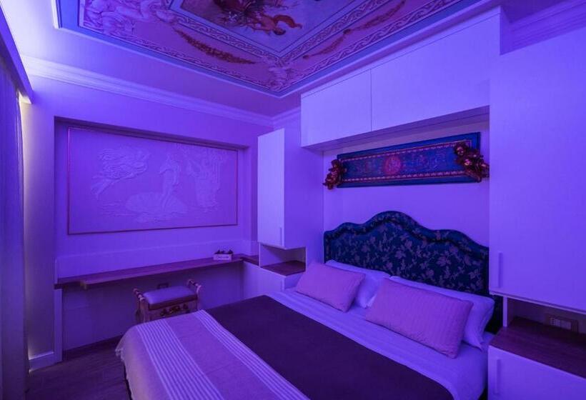 اتاق لوکس با بالکن, Opera Arte Rooms
