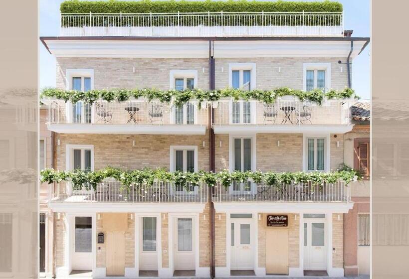 Standard Triple Room with Terrace, Opera Arte Rooms
