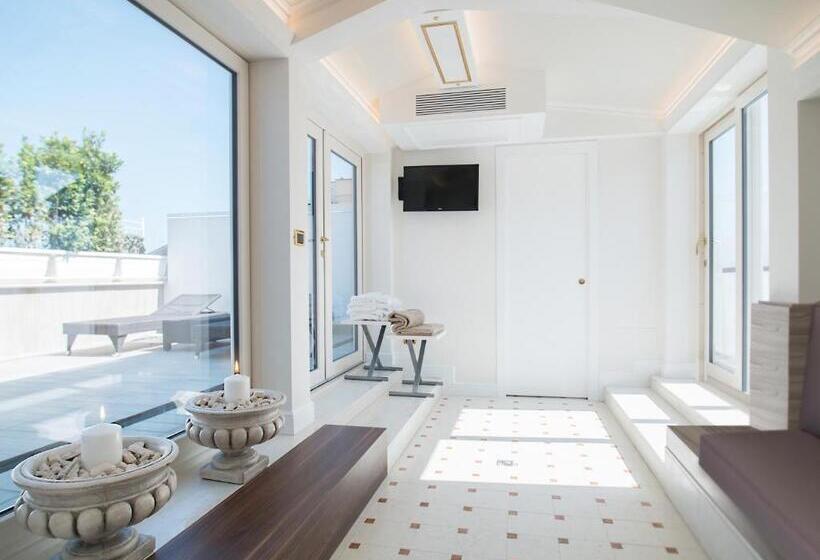 Standard Triple Room with Terrace, Opera Arte Rooms