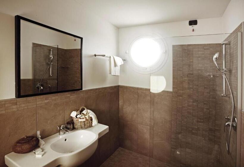 سوییت جونیور با بالکن, D Place Hotel & Suite