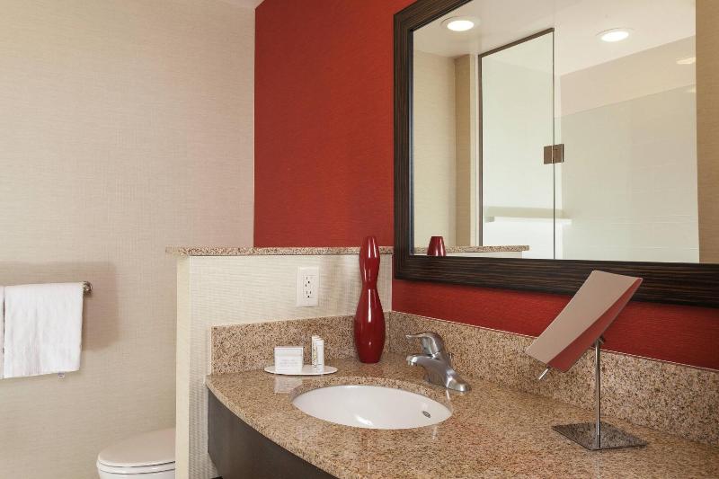Büyük Çift Kişilik Yataklı Standart Oda, Courtyard By Marriott San Jose North/ Silicon Valley
